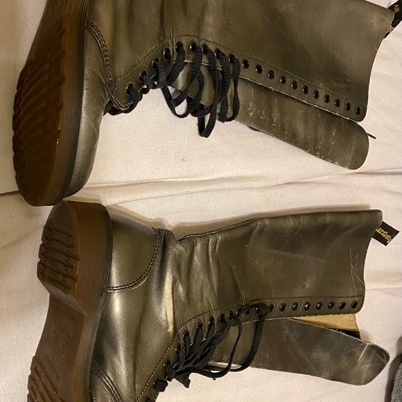 20 hole  The Original Doc Martin Silver boots UK 5 US mens 6 US womens 7 - Picture 13 of 13